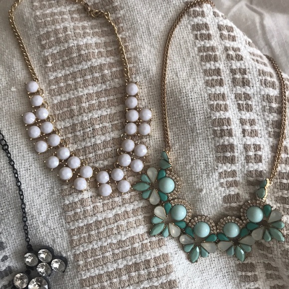 Assorted statement necklaces - Picture 6 of 8